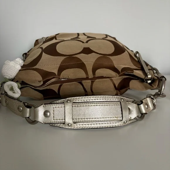 Y2k Coach Carly Signature Silver Leather and Tan Medium Shoulder Bag - Picture 4 of 8